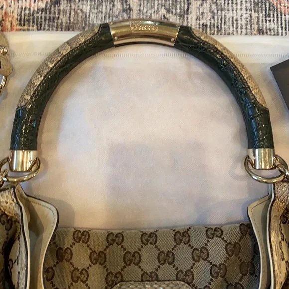 Gucci Crest Indy Hobo Bag (Limited Edition) - Picture 2 of 12